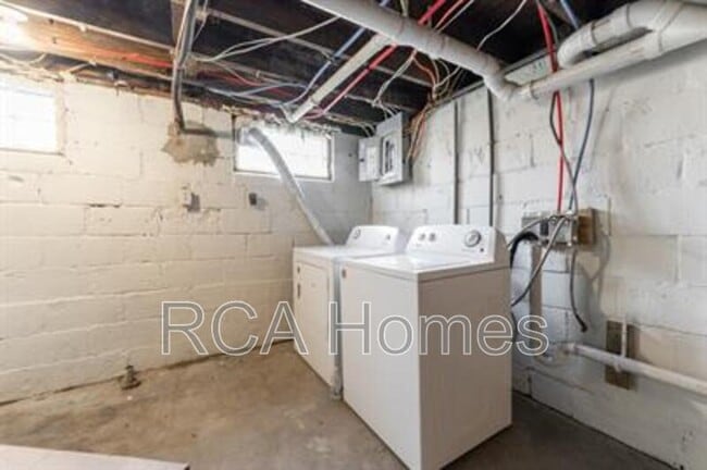 Building Photo - 1601 Villa Ave