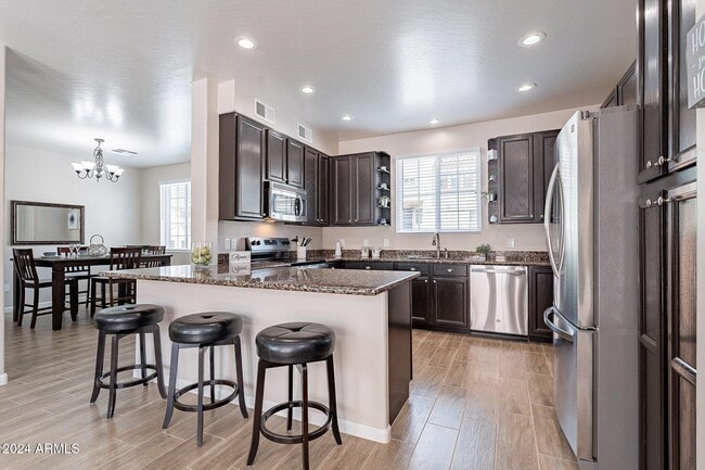 Building Photo - 445 W Mountain Sage Dr