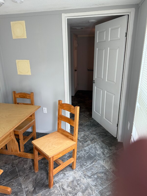 Building Photo - 23 Meadowview Ln