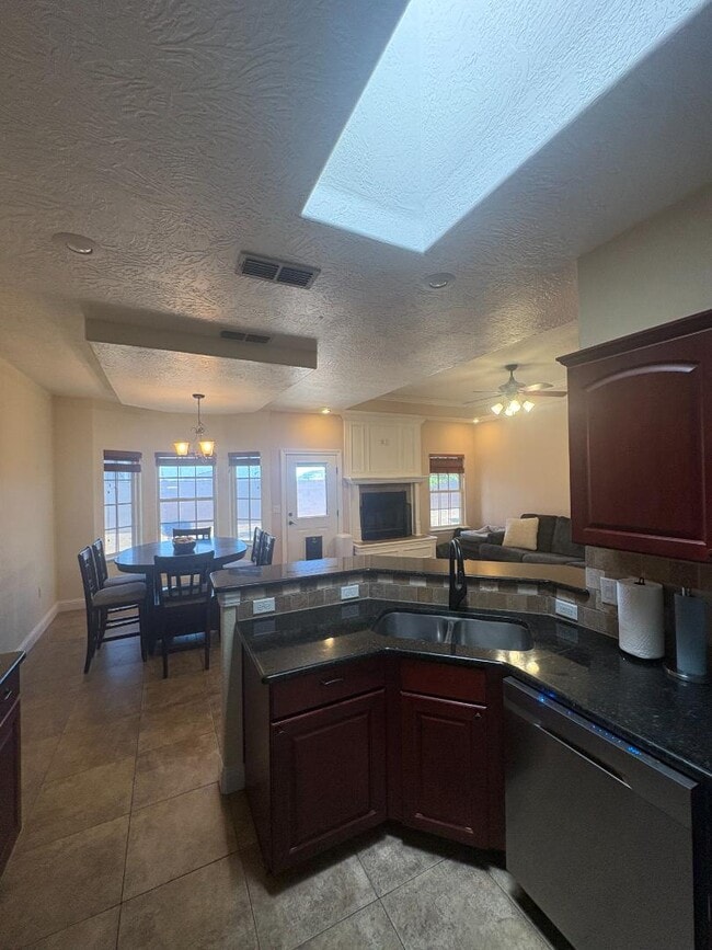 Building Photo - 725 Almond Tree Ln