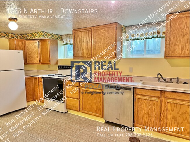 Building Photo - 1223 N Arthur-Downstairs