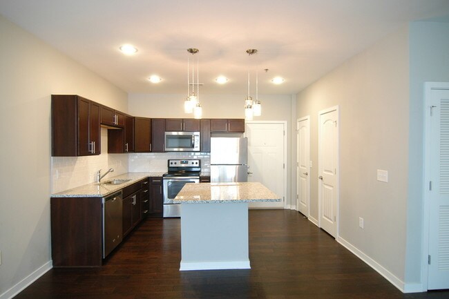 Building Photo - 2 Bedroom in Solo East Condos of Nashville!!