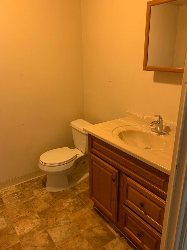 Building Photo - 3 Bed, 1.5 Bath Duplex in Central Fort Collins!