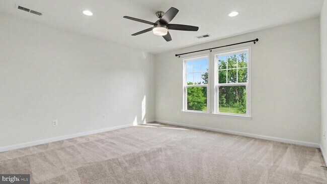Building Photo - 40978 Spur Run Ln