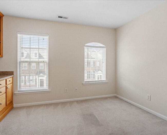 Building Photo - Gorgeous Townhome in Great Raleigh Location!