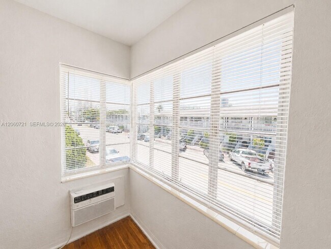 Building Photo - 7407 Byron Ave