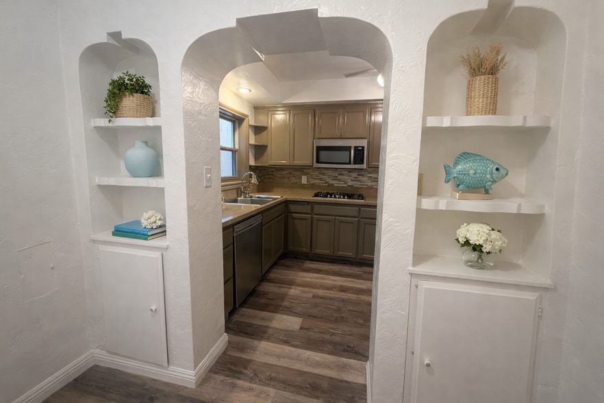 Building Photo - 160 Santa Ana Ave