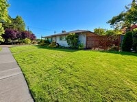 Building Photo - Spacious, Remodeled 5bd/3bath Cherry Park Home with Large Fenced Garden and Finished Basement