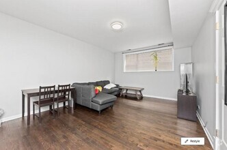 Building Photo - 2 bedroom in Chicago IL 60660