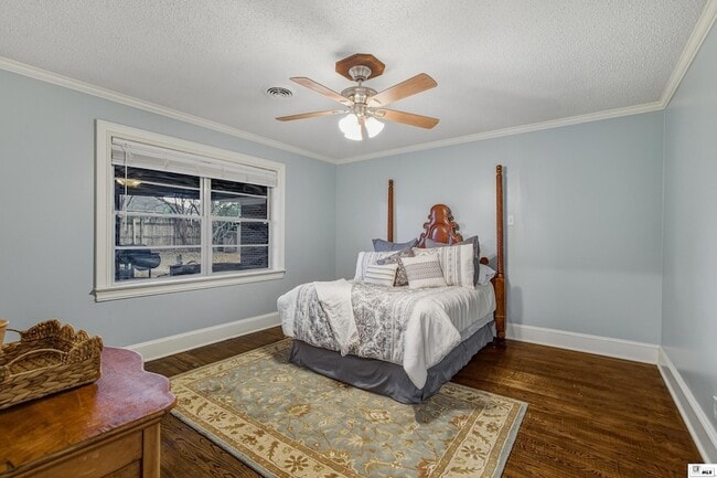 Building Photo - 1110 Hilton St