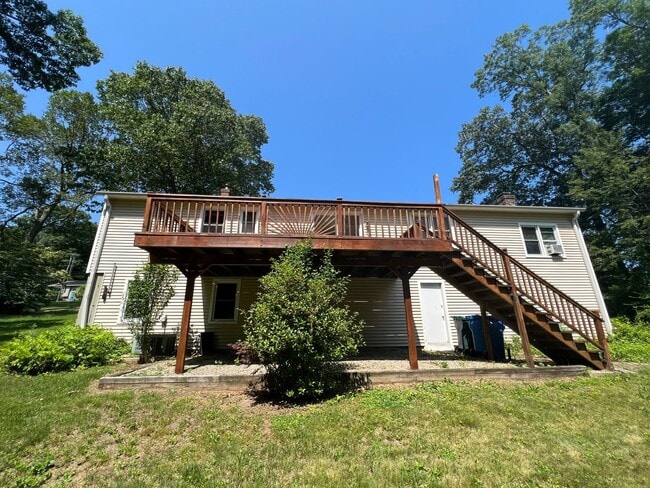 Building Photo - Spacious 3 Bedroom Ranch