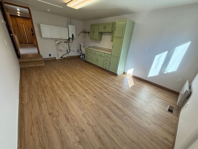 Building Photo - 3 Bed 2 Bath Large Semi-Rural Modern Beautiful Home