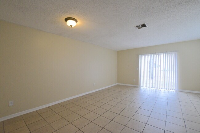 Building Photo - 551 Verbena Ct