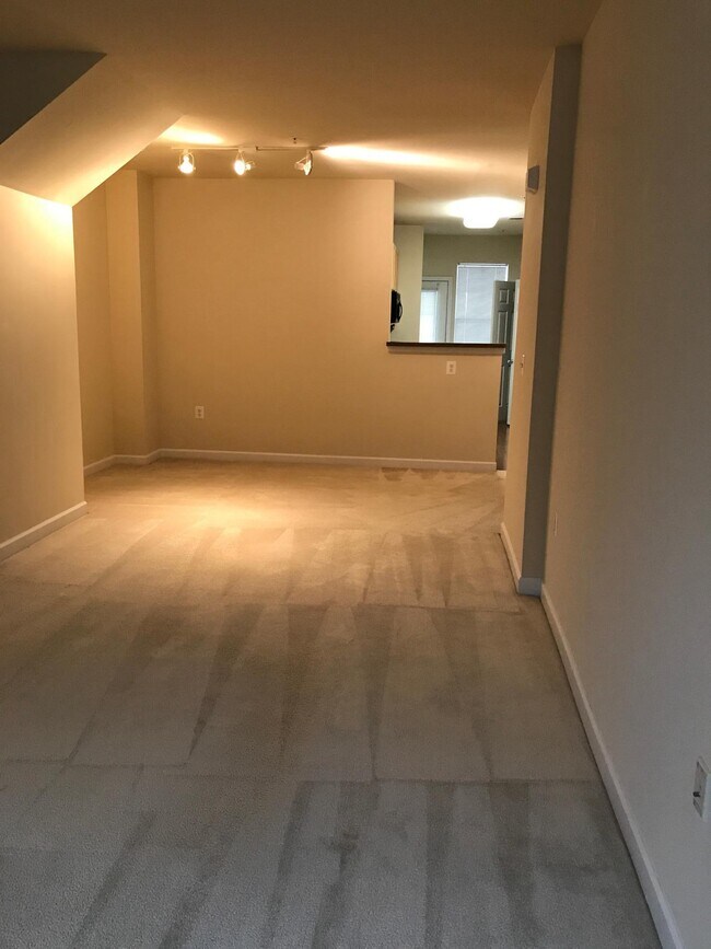 Building Photo - 42530 Mayflower Terrace