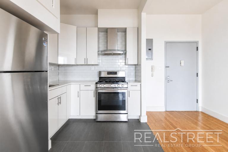 Building Photo - LUXURY 2 Bed LOFT in Queens!