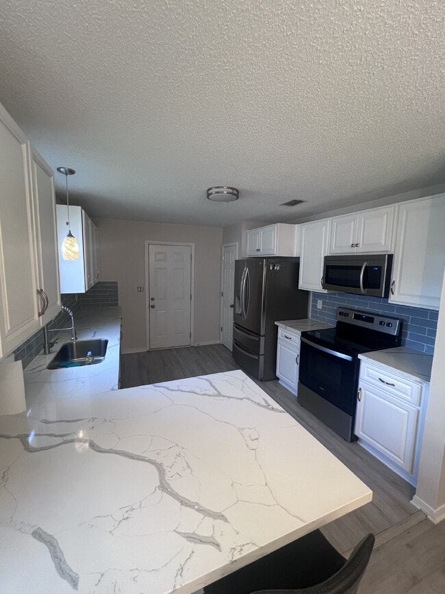 Building Photo - 384 Pristine Water Ln