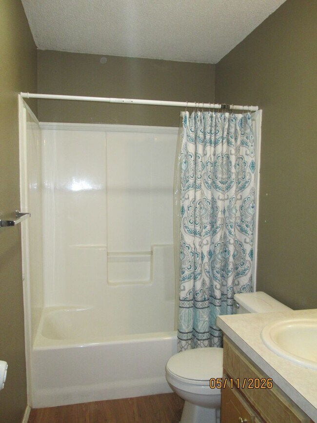 Building Photo - HOUSE - 3 Bedrooms, 2 Bath, 2 Car Garage