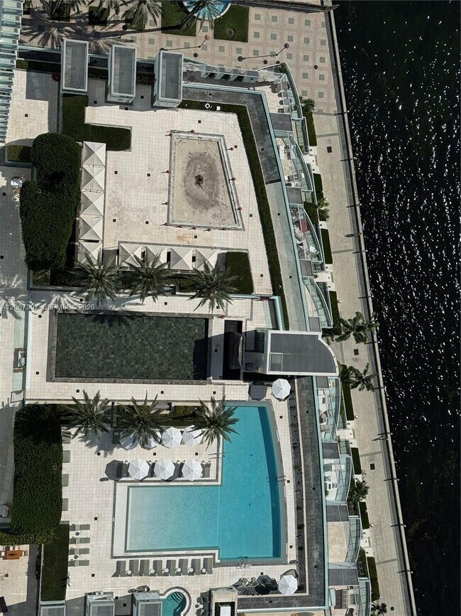 Building Photo - 1331 Brickell Bay Dr