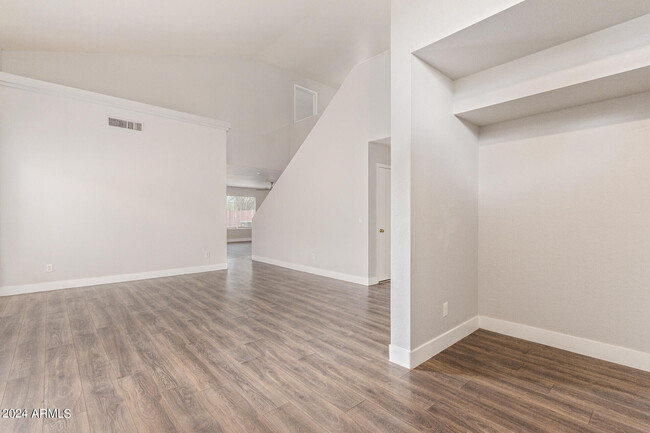 Building Photo - 1009 S 239th Dr