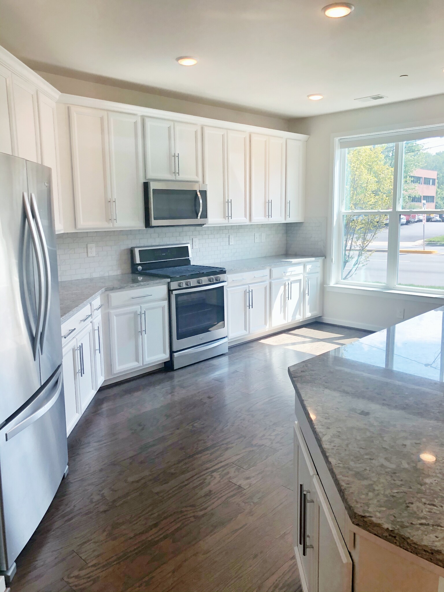 kitchen - 3985 Norton Pl