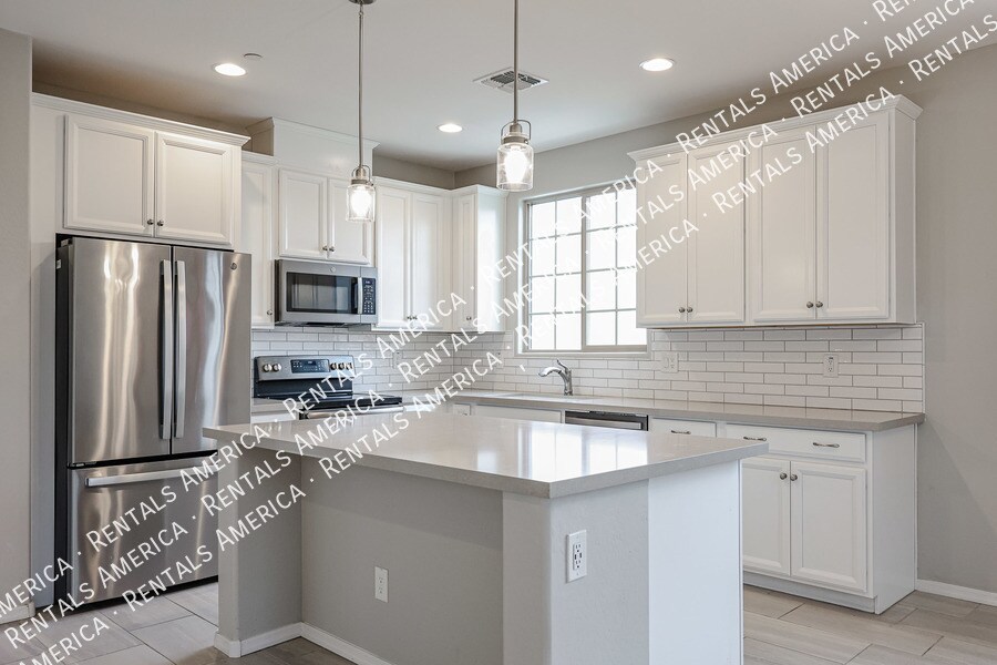 Building Photo - 1701 E Dogwood Ln