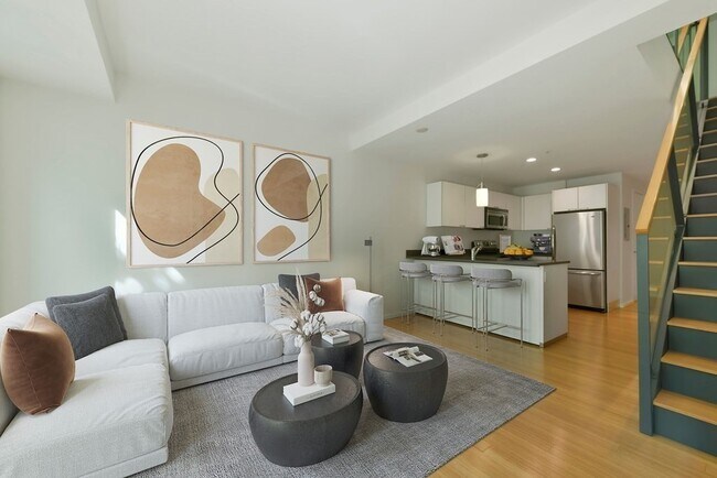 Building Photo - 2 Earhart St