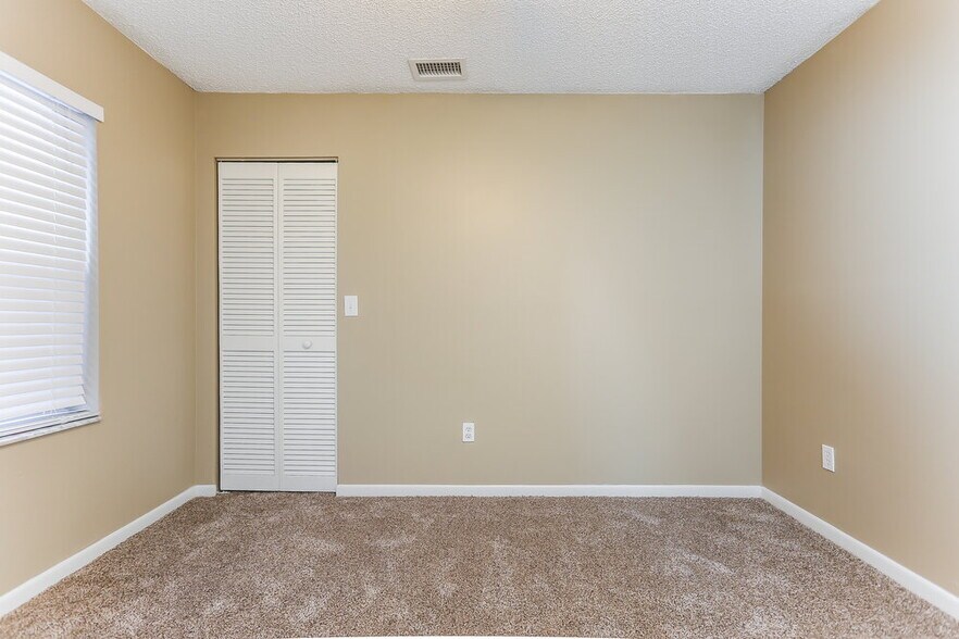 Building Photo - 9711 SW 16th Ct