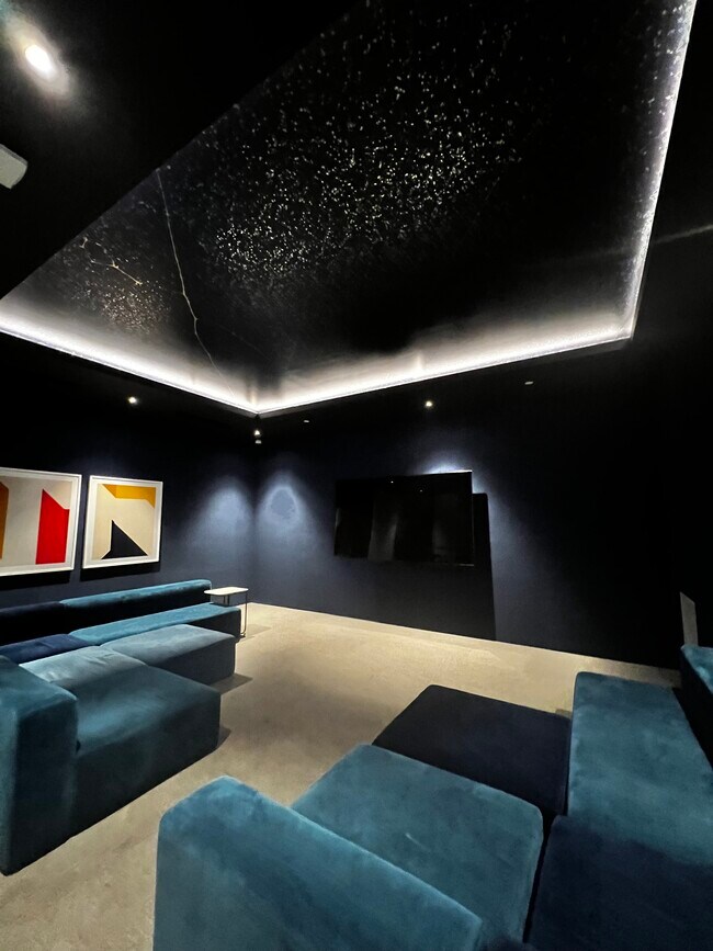 Building Photo - 670 W 74th Pl