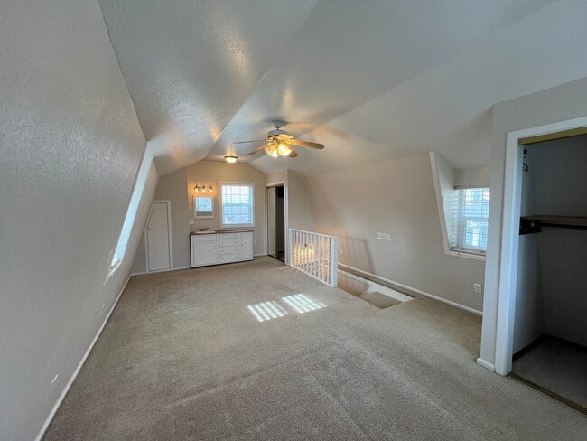 Building Photo - Nostalgic 3-bedroom Farmhouse in Hughson!
