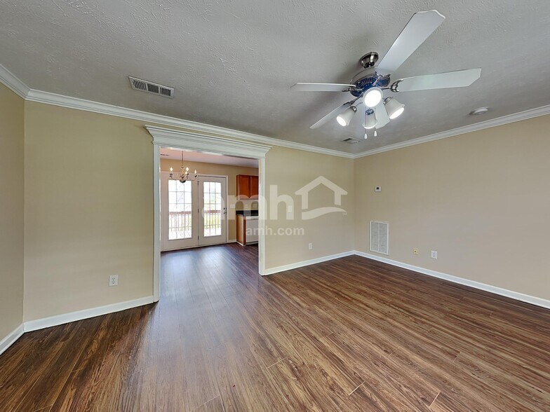 Building Photo - 3129 Skinner Dr