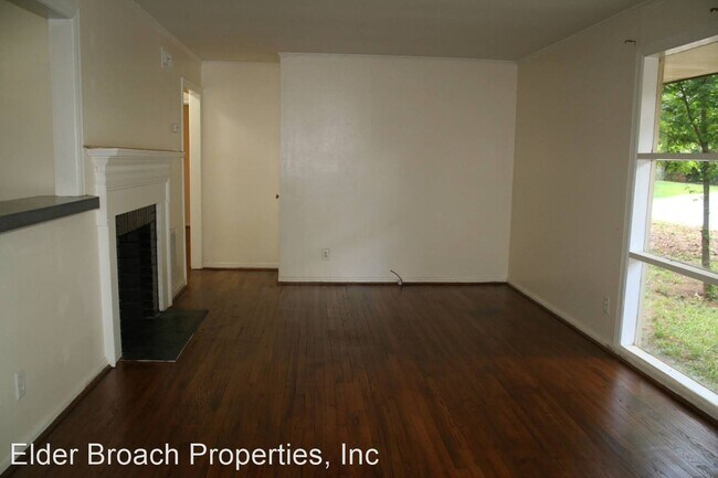 Building Photo - 2 br, 1 bath House - 547 E. Woodlawn Road