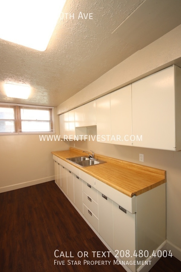 Building Photo - 444 1/2 S 10th Ave-