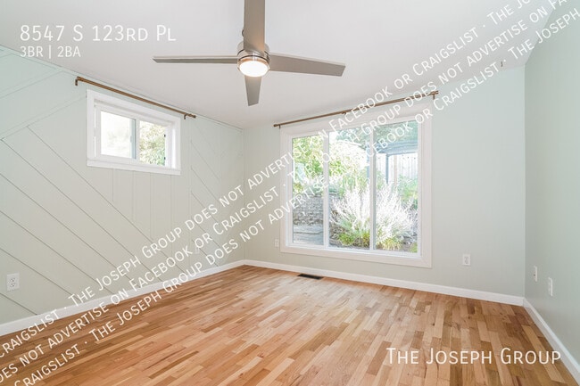 Building Photo - 8547 S 123rd Pl