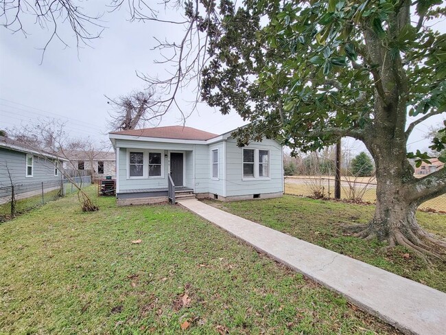 Primary Photo - 109 Porter St
