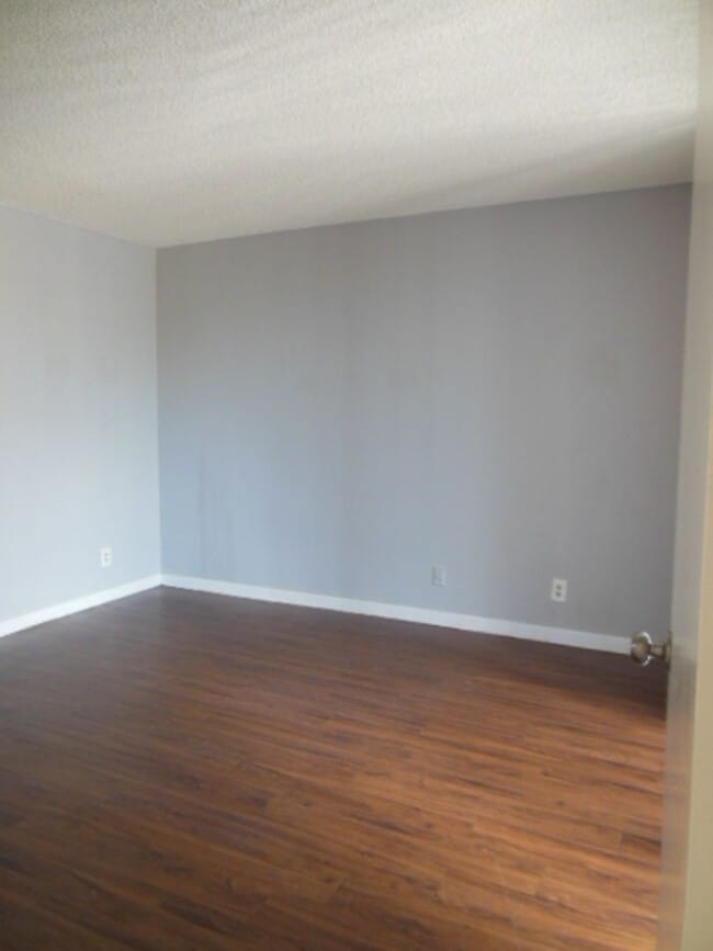 Building Photo - ONE BEDROOM ONE BATHROOM! WATERFRONT COMMUNITY!