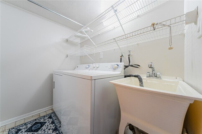 Building Photo - 1682 Mendelssohn Dr