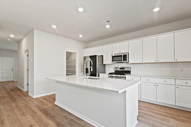 Building Photo - 3 Bedroom, 2.5 Bathroom Home in Summers Corner - Summerville