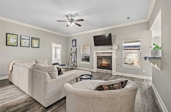 Building Photo - Available June 1st! 3-Bedroom, 2-Bathroom ...