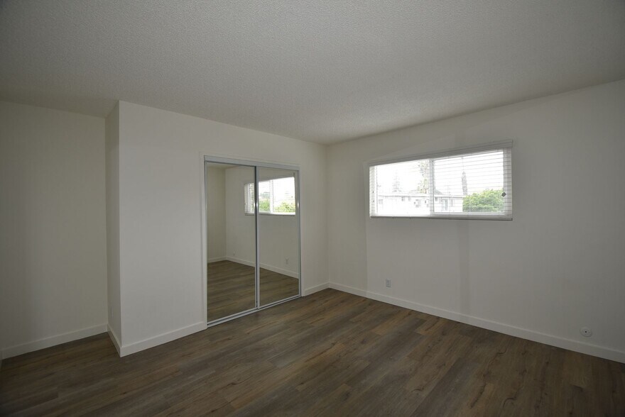 Building Photo - 12255 Burbank Blvd