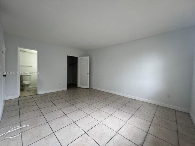 Building Photo - 4660 NW 79th Ave