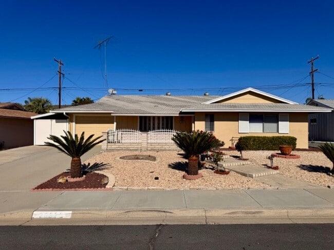 Primary Photo - 55+ 2 bedroom 2 bathroom Sun City home for LEASE!