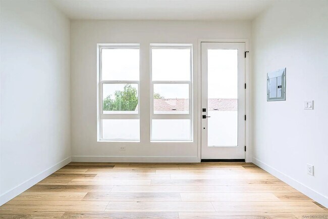 Building Photo - 2945 B. St