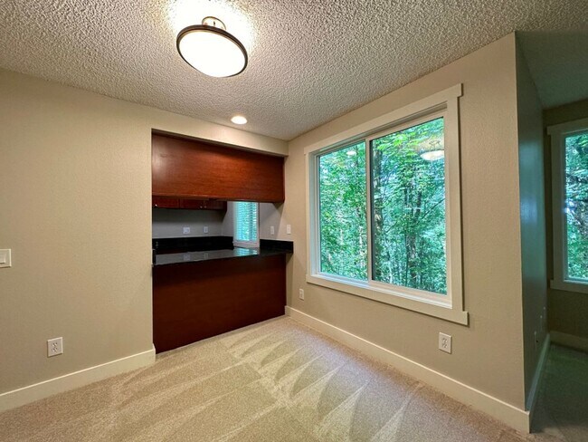 Building Photo - 2Bd/2Ba Bellevue Condo