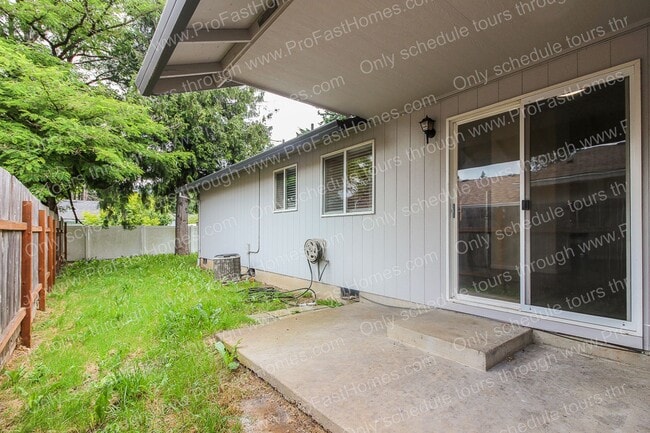 Building Photo - 6416 SE 139th Ave