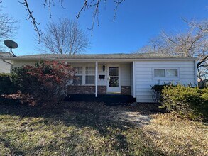 Building Photo - 3 bedroom on a corner lot, READY NOW!