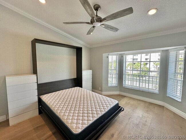 Building Photo - 4230 N Ocean Dr