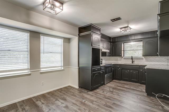 Building Photo - 317 NW Suzanne Terrace