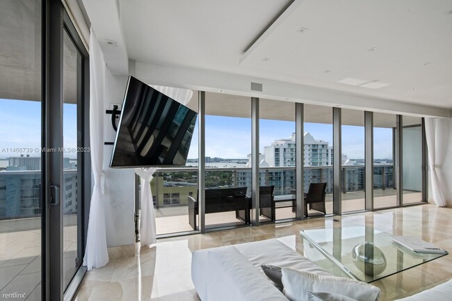 Building Photo - 3 br, 3.5 bath Condo - 5875 Collins Ave Ap...