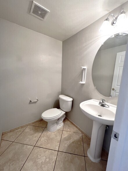 Building Photo - 8048 Windmill Villa St