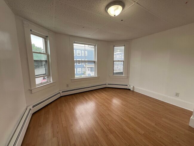 Building Photo - 264 Bailey St